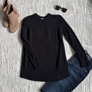 EUC!❤️ Old Navy Black Textured Crewneck Sweater - Women